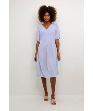 Casual fit,Net onder de knie,Korte mouwen  Fijne was 30°, niet bleken, niet in de droger drogen, Liggend laten drogen., koud strijken max. 110° C, Droogreiniging  95% Polyester,5% Elastaan