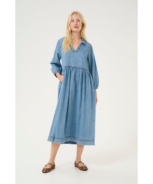 Relaxed fit,Midi lengte,3/4 mouwen  Wassen op 40°, niet bleken, niet in de droger drogen, Druipnat ophangen in de schaduw, warm strijken max. 150° C, Chemisch laten reinigen.  90% Katoen,10% Lyocell