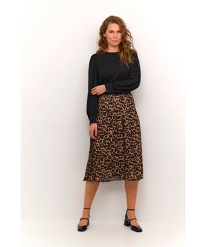 Relaxed fit,Midi lengte,Lange mouwen  Fijne was 30°, niet bleken, niet in de droger drogen, Druipnat ophangen, koud strijken max. 110° C, Niet droog reinigen  100% Viscose