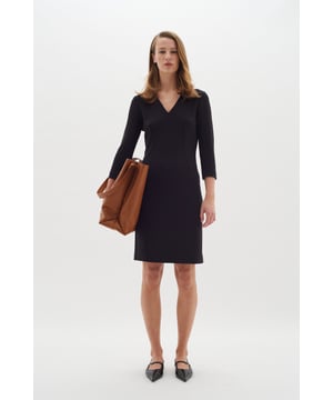 Feminine Form,Unterhalb des Knies,3/4 Ärmel  Schonwäsche 30°, Nicht bleichen, Nicht im Trockner trocknen, Liegend trocken., Kalt bügeln max. 110° C, Trockenreinigung  51% Modal (TENCEL™),42% Polyester,7% Elasthan