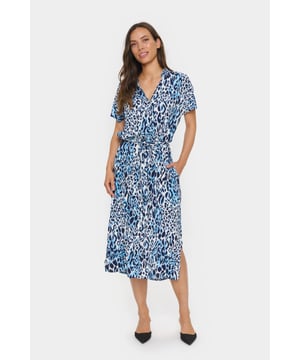 Baggy fit,Midi lengte,Korte mouwen  Fijne was 30°, niet bleken, niet in de droger drogen, Druipnat ophangen, warm strijken max. 150° C, Niet droog reinigen  100% Viscose (LENZING™ ECOVERO™)