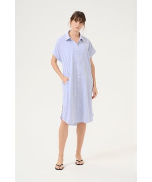 Oversize fit,Midi-Länge,Kurzarm  Schonwäsche 30°, Nicht bleichen, Nicht im Trockner trocknen, Liegend trocken., Kalt bügeln max. 110° C, Trockenreinigung  95% Polyester,5% Elasthan