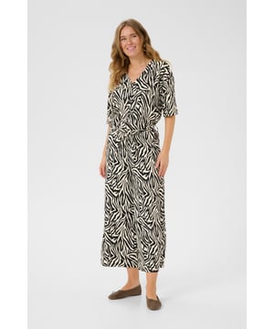 Loose fit,Elastische Taille,Knöchellänge,Ellenbogenlänge  Schonwäsche 30°, Nicht bleichen, Nicht im Trockner trocknen, Tropnass aufhängen im Schatten, Kalt bügeln max. 110° C, Nicht trockenreinigen  95% Polyester (Recycelt),5% Elasthan