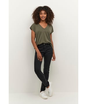 Relaxed fit,Kurzarm  30° waschbar, Nicht bleichen, Nicht im Trockner trocknen, Liegend trocken im Schatten, Kalt bügeln max. 110° C, Trockenreinigung  70% Modal (TENCEL™),30% Polyester