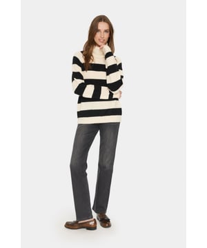 Loose fit,Lange mouwen  Handwas, niet bleken, niet in de droger drogen, Liggend laten drogen., koud strijken max. 110° C,   54% Polyester (Gerecycled),38% Acryl,5% Wol,3% Elastaan
