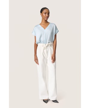 Regular fit,Mouwloos  Fijne was 30°, niet bleken, niet in de droger drogen, Druipnat ophangen in de schaduw, koud strijken max. 110° C, Droogreiniging  98% Polyester (Gerecycled),2% Elastaan