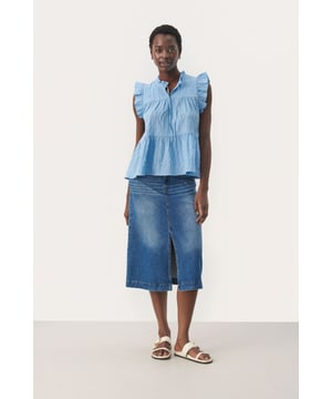 Gerade Passform,Ärmellos  Schonwäsche 30°, Nicht bleichen, Nicht im Trockner trocknen, Tropnass aufhängen im Schatten, Warm bügeln max. 150° C, Nicht trockenreinigen  80% Polyester (Recycelt),18% Polyester,2% Elasthan
