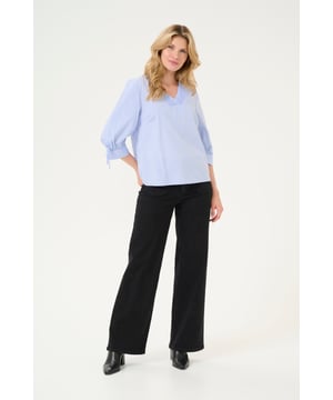 Regular fit,3/4 mouwen  Wassen op 30°, niet bleken, niet in de droger drogen, Druipnat ophangen in de schaduw, warm strijken max. 150° C,   60% Polyester,40% Viscose