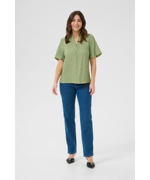Regular fit,Korte mouwen  Wassen op 30°, niet bleken, niet in de droger drogen, Druipnat ophangen in de schaduw, warm strijken max. 150° C, Droogreiniging  100% Polyester