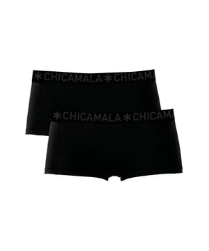 De Kledingstukken van Chicamala zitten als gegoten en zijn gemaakt van hoogwaardig katoen. Een zachte elastische band van microvezelstof zorgt voor extra comfort.