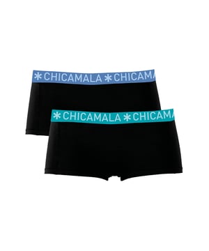 De Kledingstukken van Chicamala zitten als gegoten en zijn gemaakt van hoogwaardig katoen. Een zachte elastische band van microvezelstof zorgt voor extra comfort.