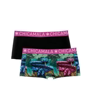 De Kledingstukken van Chicamala zitten als gegoten en zijn gemaakt van hoogwaardig katoen. Een zachte elastische band van microvezelstof zorgt voor extra comfort.