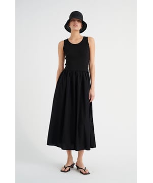 Slim fit,Hoge taille,Enkel lengte,Mouwloos  Fijne was 30°, niet bleken, niet in de droger drogen, Druipnat ophangen, koud strijken max. 110° C, Niet droog reinigen  100% Katoen