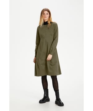 Casual fit,Net onder de knie,Lange mouwen  Fijne was 30°, niet bleken, niet in de droger drogen, Liggend laten drogen., koud strijken max. 110° C, Droogreiniging  65% Katoen,33% Polyester,2% Elastaan