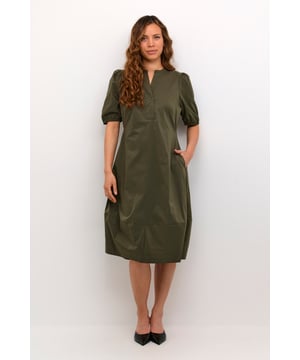 Casual fit,Unterhalb des Knies,Kurzarm  Schonwäsche 30°, Nicht bleichen, Nicht im Trockner trocknen, Liegend trocken., Kalt bügeln max. 110° C, Trockenreinigung  65% Baumwolle,33% Polyester,2% Elasthan