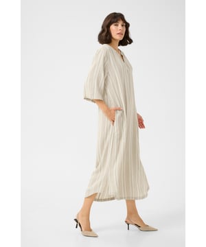 Relaxed fit,Midi-Länge,Ellenbogenlänge  Schonwäsche 30°, Nicht bleichen, Nicht im Trockner trocknen, Tropnass aufhängen im Schatten, Warm bügeln max. 150° C, Trockenreinigung  70% Viskose (LivaEco™),30% Leinen