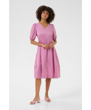 Casual fit,Net onder de knie,Korte mouwen  Fijne was 30°, niet bleken, niet in de droger drogen, Liggend laten drogen., koud strijken max. 110° C, Droogreiniging  65% Katoen,33% Polyester,2% Elastaan