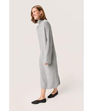 Loose fit,Midi lengte,Lange mouwen  Extra fijne was 30°, niet bleken, niet in de droger drogen, Liggend laten drogen., koud strijken max. 110° C, Niet droog reinigen  80% Katoen,20% Wol