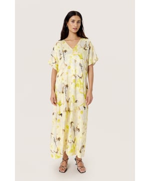 Regular fit,Midi lengte,Boven elleboog  Fijne was 30°, niet bleken, niet in de droger drogen, Druipnat ophangen in de schaduw, koud strijken max. 110° C, Droogreiniging  100% Viscose (LENZING™ ECOVERO™)