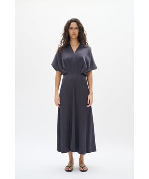 Feminine Form,Midi-Länge,Ellenbogenlänge  Schonwäsche 30°, Nicht bleichen, Nicht im Trockner trocknen, Tropnass aufhängen, Kalt bügeln max. 110° C, Nicht trockenreinigen  97% Polyester (Recycelt),3% Elasthan