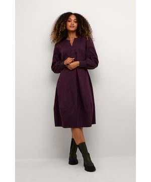 Feminine,Onder de knie,Lange mouwen  Fijne was 30°, niet bleken, niet in de droger drogen, Liggend laten drogen., koud strijken max. 110° C, Droogreiniging  65% Katoen,33% Polyester,2% Elastaan