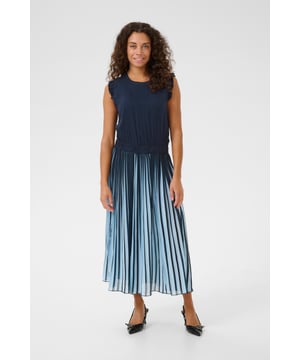 Relaxed fit,Midi-Länge,Ärmellos  Schonwäsche 30°, Nicht bleichen, Nicht im Trockner trocknen, Tropnass aufhängen, Kalt bügeln max. 110° C, Nicht trockenreinigen  100% Viskose