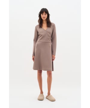Feminine Form,Unterhalb des Knies,Lange Ärmel  Schonwäsche 30°, Nicht bleichen, Nicht im Trockner trocknen, Liegend trocken., Kalt bügeln max. 110° C, Trockenreinigung  51% Modal (TENCEL™),42% Polyester,7% Elasthan