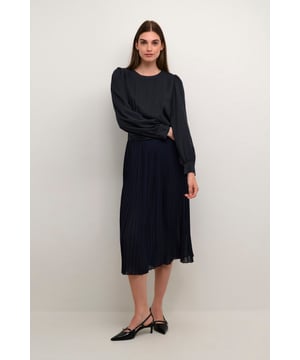 Relaxed fit,Midi lengte,Lange mouwen  Fijne was 30°, niet bleken, niet in de droger drogen, Druipnat ophangen, koud strijken max. 110° C, Niet droog reinigen  100% Viscose