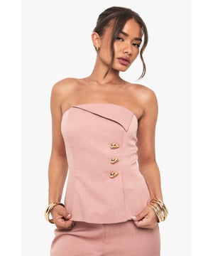 Steal the style top spot in a statement separate from the tops collectionCamis or crops, bandeaus or bralets, we've got all the trend-setting tops so you can stay statement in separates this season. Hit refresh on your jersey basics with pastel hues and pick a quirky kimono to give your ensemble that Eastern-inspired edge. Off the shoulder styles are oh-so-sweet, with slogans making your tee a talking point.
