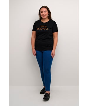 Regular fit,Korte mouwen  Fijne was 30°, niet bleken, niet in de droger drogen, Druipnat ophangen in de schaduw, warm strijken max. 150° C,   100% Katoen