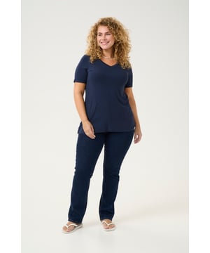 A-shape,Korte mouwen  Fijne was 30°, niet bleken, niet in de droger drogen, Druipnat ophangen in de schaduw, warm strijken max. 150° C,   95% Viscose (LENZING™ ECOVERO™),5% Elastaan