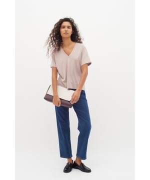 Regular fit,Korte mouwen  Wassen op 30°, niet bleken, niet in de droger drogen, Druipnat ophangen, koud strijken max. 110° C, Niet droog reinigen  78% Modal (TENCEL™),22% Polyester