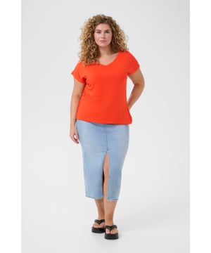 Loose fit,Korte mouwen  Fijne was 30°, niet bleken, niet in de droger drogen, Druipnat ophangen in de schaduw, warm strijken max. 150° C, Droogreiniging  95% Viscose (LENZING™ ECOVERO™),5% Elastaan