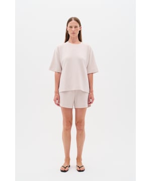 Relaxed fit,Drop shoulder  Schonwäsche 30°, Nicht bleichen, Nicht im Trockner trocknen, Liegend trocken., Kalt bügeln max. 110° C, Trockenreinigung  51% Modal (TENCEL™),42% Polyester,7% Elasthan