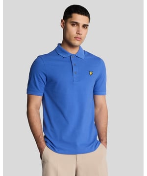 Het is een onmisbaar kledingstuk dat gedragen zal worden in het weekend, op casual dagen op het werk, tijdens avondjes uit en zelfs op de golfbaan. Onze effen Lyle & Scott polo is zo’n klassieker dat hij nauwelijks een introductie nodig heeft. Het is gemaakt van een katoenmix met een beetje toegevoegde stretch. - Klassieke kraag - Voorziene knoopsluiting - Korte mouwen - Samenstelling: 97% katoen, 3% elastaan
