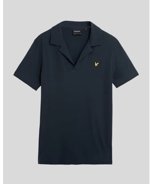 Erweitern Sie Ihre Garderobe mit dem Leinen-Poloshirt mit Reverskragen aus der Legacy-Kollektion von High Summer. Dieses edle Modell kombiniert luxuriöse 70 % Baumwolle mit 30 % Leinen für ein atmungsaktives und leichtes Tragegefühl – perfekt für jeden Anlass. Die elegante Silhouette und der Reverskragen verleihen Ihrem Outfit eine elegante Note und machen es zu einer unverzichtbaren Ergänzung Ihrer hochwertigen Herrenmode. - Zusammensetzung: 70 % Baumwolle, 30 % Leinen - Passform: Normal - Logo-Branding: Dezentes Branding verkörpert Eleganz - Vielseitiges Styling: Ideal für legere Ausflüge oder elegante Anlässe Erleben Sie diesen Frühling den Inbegriff von Entspannung und Eleganz mit einem Poloshirt, das Stil und Komfort perfekt vereint.