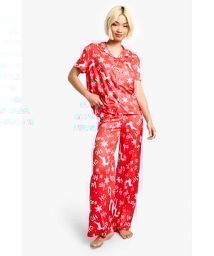 Festive reindeer and 'Ho Ho Ho' print pyjama set
        Short-sleeved top with notched collar
        Relaxed fit trousers for ultimate comfort
        Button-up front closure on top
        Ideal for cosy Christmas nights in
    
    Embrace the holiday spirit with this charming Christmas reindeer pyjama set from Boohoo. The vibrant print featuring playful reindeers and festive 'Ho Ho Ho' lettering adds a touch of whimsy to your nightwear collection. The short-sleeved top boasts a classic notched collar and convenient button-up front, while the relaxed fit trousers ensure maximum comfort for a restful night's sleep. Perfect for those chilly winter evenings, this set is ideal for curling up with a hot cocoa and your favourite Christmas film. Whether you're treating yourself or searching for a delightful gift, these pyjamas are sure to spread joy and merriment throughout the festive season. Pair with fluffy slippers and a soft dressing gown for the ultimate cosy ensemble.