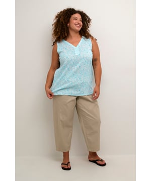 Regular fit,Mouwloos  Fijne was 30°, niet bleken, niet in de droger drogen, Liggend laten drogen in de schaduw, koud strijken max. 110° C,.  100% Viscose (LENZING™ ECOVERO™)