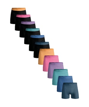 Die Boxershorts/Unterhosen von Muchachomalo sitzen wie angegossen und sind aus hochwertiger Baumwolle gefertigt. Ein weiches, elastisches Logobündchen aus Mikrofasermaterial sorgt für zusätzlichen Komfort.  Spezifikationen • Normale Passform • Flach genähte Nähte für zusätzlichen Komfort • Weiches Bündchen mit dem Muchachomalo-Logo  Pflege • Waschbar bei 30 Grad • Nicht im Trockner trocknen • Bügeln bei mäßiger Temperatur (2 Punkte)  Warum Muchachomalo? Muchachomalo arbeitet nur mit Fabriken, die BSCI- und OEKO-TEX-zertifiziert sind. Diese Fabriken haben es sich zum Ziel gesetzt, die Arbeitsbedingungen kontinuierlich zu verbessern. Sie setzen sich für das Recht auf die Bildung von Gewerkschaften, sichere Arbeitsbedingungen und gegen Zwangs- und Kinderarbeit ein. Sie ermöglichen es auch Verbrauchern und Unternehmen, verantwortungsvolle Entscheidungen zu treffen, die unseren Planeten für zukünftige Generationen schützen.