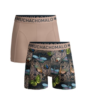 Die Boxershorts/Slips von Muchachomalo sind perfekt geschnitten und aus hochwertiger Baumwolle gefertigt. Ein weiches und elastisches Bündchen mit dem Microfaser-Logo sorgt für zusätzlichen Komfort.  Spezifikationen • Normale Passform • Flache Nähte für zusätzlichen Komfort • Weiches Bündchen mit dem Muchachomalo-Logo  Pflegehinweise • Waschbar bei 30 Grad • Nicht im Trockner trocknen • Bei mittlerer Temperatur bügeln (2 Punkte)  Warum Muchachomalo? Muchachomalo arbeitet nur mit BSCI- und OEKO-TEX-zertifizierten Fabriken. Diese Fabriken haben sich verpflichtet, die Arbeitsbedingungen kontinuierlich zu verbessern. Sie setzen sich für das Recht ein, Gewerkschaften zu bilden, sorgen für sichere Arbeitsbedingungen und lehnen Zwangsarbeit sowie Kinderarbeit ab. Sie ermöglichen es auch Verbrauchern und Unternehmen, verantwortungsbewusste Entscheidungen zu treffen, die unseren Planeten für zukünftige Generationen schützen.