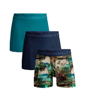 De Boxershorts/Onderbroeken van Muchachomalo zitten als gegoten en zijn gemaakt van hoogwaardig katoen. Een zachte elastische logotailleband van microvezelstof zorgt voor extra comfort. Specificaties • Normale Pasvorm • Vlakke gestikte naden voor extra comfort • Zachte Waistband met het Muchachomalo Logo Onderhoud • Wassen op 30 graden • Niet in de droger • Strijken op matig warme stand (2 stippen) Waarom Muchachomalo? Muchachomalo werkt alleen met fabrieken die BSCI en OEKO-TEX gecertificeerd zijn. Deze fabrieken hebben als doel arbeidsomstandigheden continu te verbeteren. Zij strijden voor het recht op het vormen van een vakbond, veilige werkomstandigheden en zijn tegen dwang- en kinderarbeid. Ook stellen zij consumenten en bedrijven in staat om zelf verantwoordelijke beslissingen te nemen die onze planeet beschermen voor de toekomstige generaties.