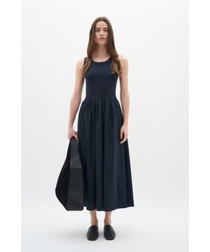 Slim fit,Hohe Taille,Knöchellänge,Ärmellos  Schonwäsche 30°, Nicht bleichen, Nicht im Trockner trocknen, Tropnass aufhängen, Kalt bügeln max. 110° C, Nicht trockenreinigen  100% Baumwolle
