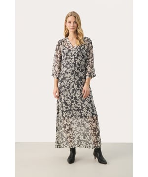 Regular fit,Lange lengte,3/4 mouwen  Fijne was 30°, niet bleken, niet in de droger drogen, Druipnat ophangen in de schaduw, warm strijken max. 150° C,   100% Viscose