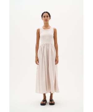 Slim fit,Hoge taille,Enkel lengte,Mouwloos  Fijne was 30°, niet bleken, niet in de droger drogen, Druipnat ophangen, koud strijken max. 110° C, Niet droog reinigen  100% Katoen