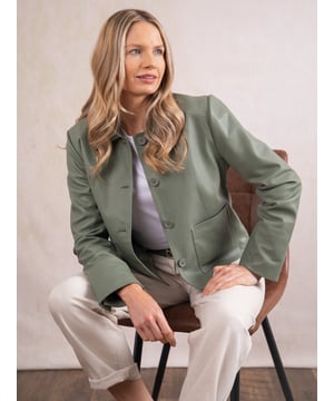 The minimally styled Kendal leather jacket will add understated elegance to all your outfits. Crafted from real leather in a boxy fit, this collared jacket features tonal buttons and large patch pockets for a unique look. Wear it buttoned up with your favourite trousers or open over a dress, the options are endless.