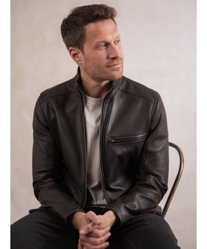 Crafted from premium nappa leather, the Penton jacket will keep you warm and stylish for many seasons to come. This easy to style layer features a centre zip fastening, a classic stand up collar as well as inner and outer pockets for all of your essentials.