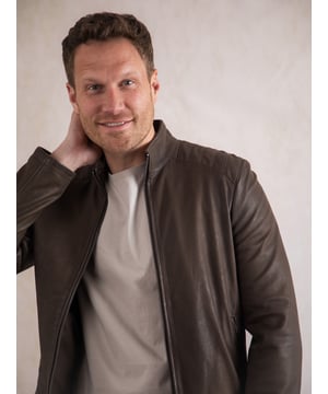 Expertly crafted from soft touch nubuck leather, the Crook jacket will be a wardrobe staple for years to come. With shoulder stitch detailing and a centre zip fastening, this classic style layers perfectly over all of your everyday looks. We've added plenty of functional exterior and interior pockets, meaning the Crook jacket effortlessly combines style and practicality.
