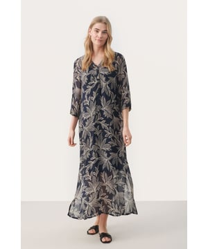 Regular fit,Lange lengte,3/4 mouwen  Fijne was 30°, niet bleken, niet in de droger drogen, Druipnat ophangen in de schaduw, warm strijken max. 150° C,   100% Viscose