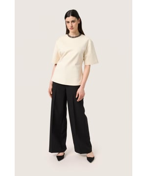 Gerade Passform,Kurzarm  Schonwäsche 30°, Nicht bleichen, Nicht im Trockner trocknen, Liegend trocken., Kalt bügeln max. 110° C, Nicht trockenreinigen  62% Baumwolle,32% Polyester,6% Elasthan