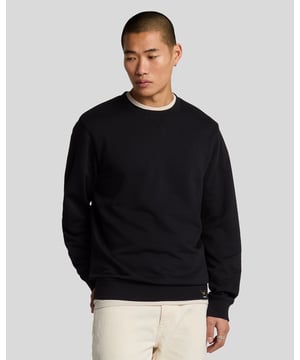 Wir präsentieren das Clamp Labelled Crew Neck Sweatshirt, ein außergewöhnliches Stück aus unserer Legacy-Kollektion, das fachmännisch entworfen wurde, um Luxus mit modernem Stil zu verbinden. Dieses Sweatshirt in normaler Passform aus 100 % Baumwolle verfügt über ein markantes Golden Eagle-Logo auf der linken Seite, das seine Ästhetik unterstreicht und gleichzeitig Komfort und Vielseitigkeit in Ihrer Frühlingskollektion für Herren gewährleistet. - 100 % hochwertige Baumwolle - Normale Passform für eine raffinierte Silhouette - Ikonisches Golden Eagle-Branding für dezente Eleganz - Vielseitiges Styling für legere und anspruchsvolle Anlässe  Erweitern Sie Ihre Garderobe mit diesem unverzichtbaren Stück, das perfekt die Essenz frühlingshafter Eleganz verkörpert.